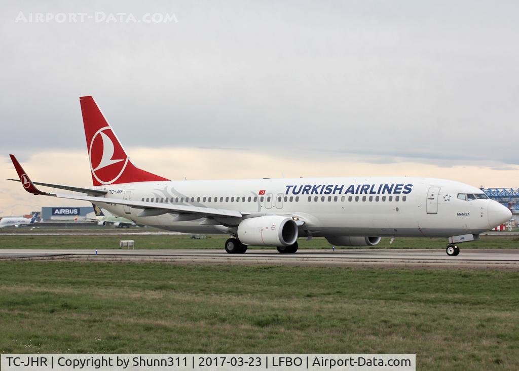 TC-JHR, 2013 Boeing 737-8F2 C/N 40989, Taxiing holding point rwy 14L for departure