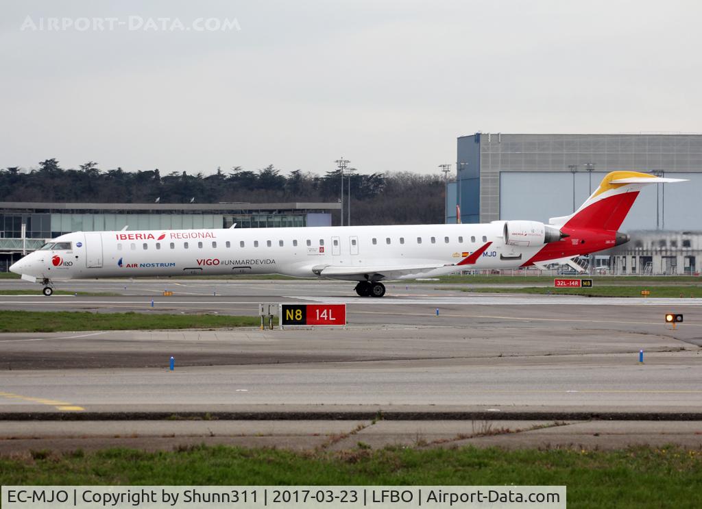 EC-MJO, 2016 Bombardier CRJ-1000 (CL-600-2E25) C/N 19045, Ready for take off from rwy 14L... Additional 'Vigo#unmardevida' titles