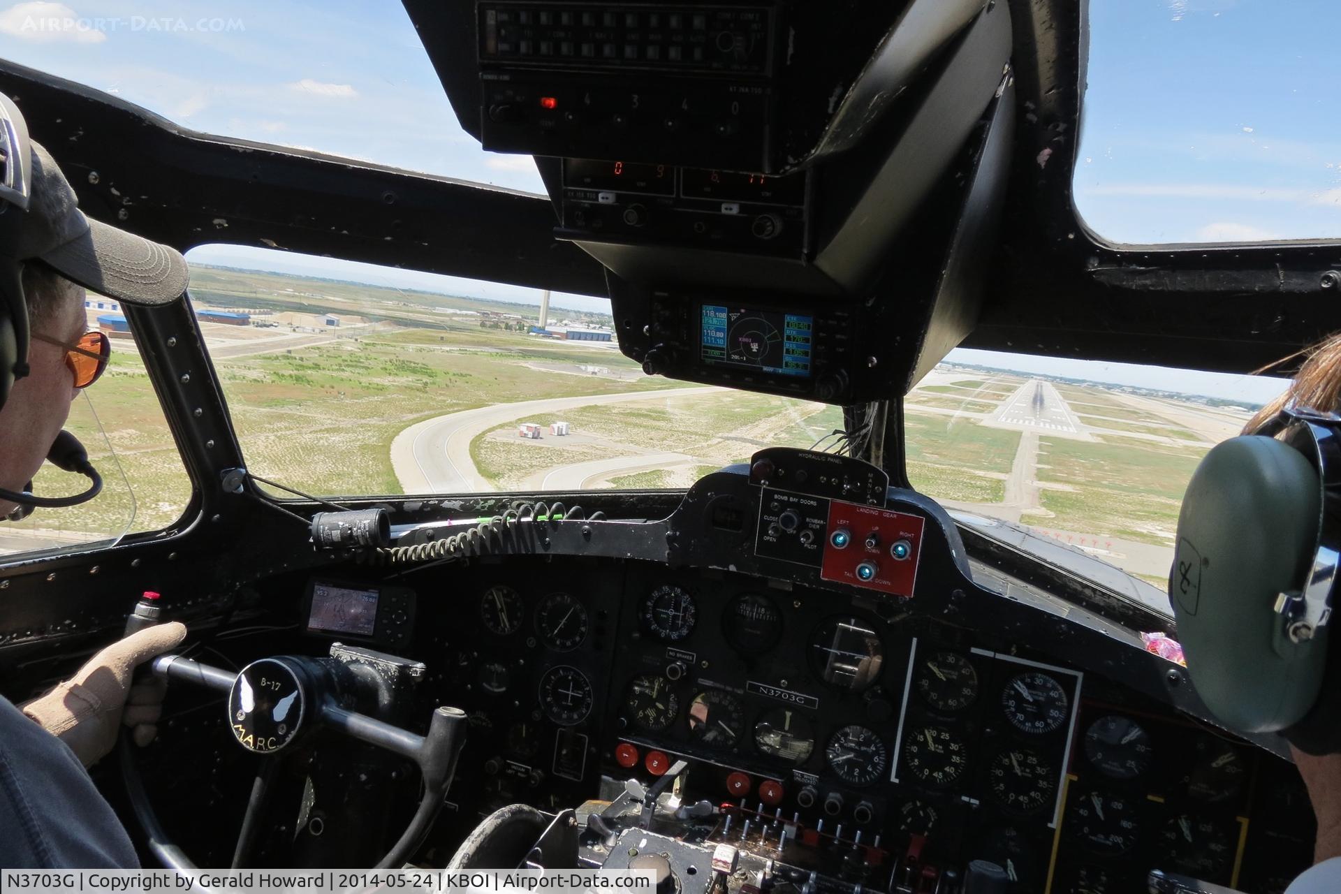 N3703G, 1945 Boeing B-17G Flying Fortress C/N 44-83546-A, Landing RWY 28L.
