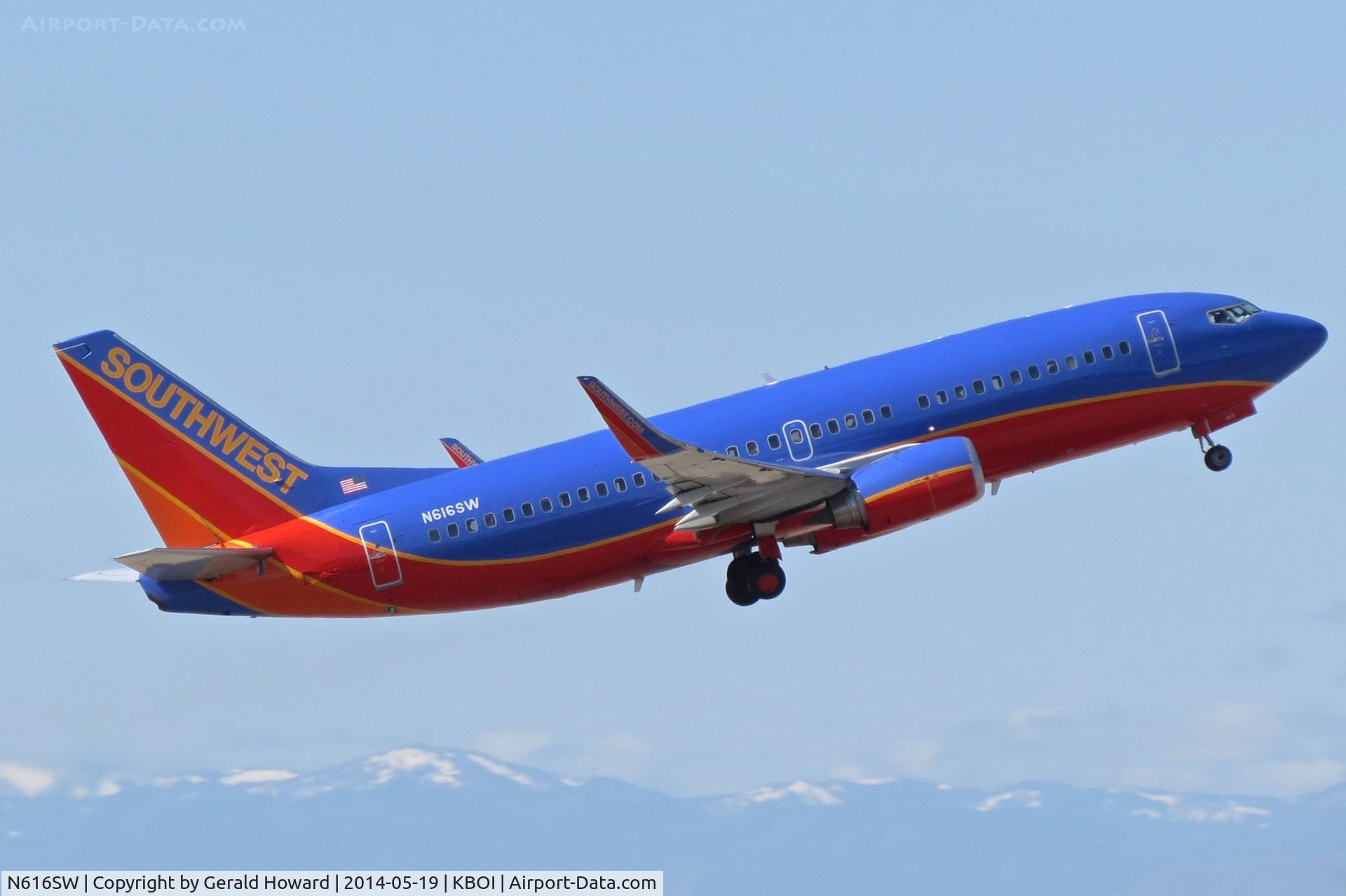 N616SW, 1995 Boeing 737-3H4 C/N 27699, Departing RWY 28L.