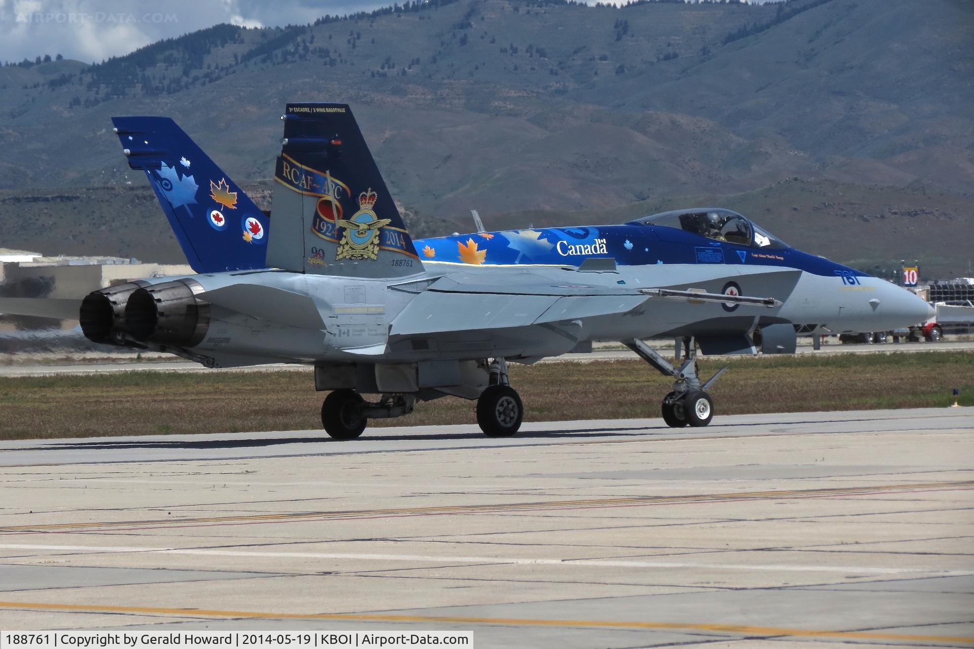 188761, 1986 McDonnell Douglas CF-188A Hornet C/N 417/A346, Taxiing on Bravo. 4 Wing, Cold Lake, Alberta, Canada.