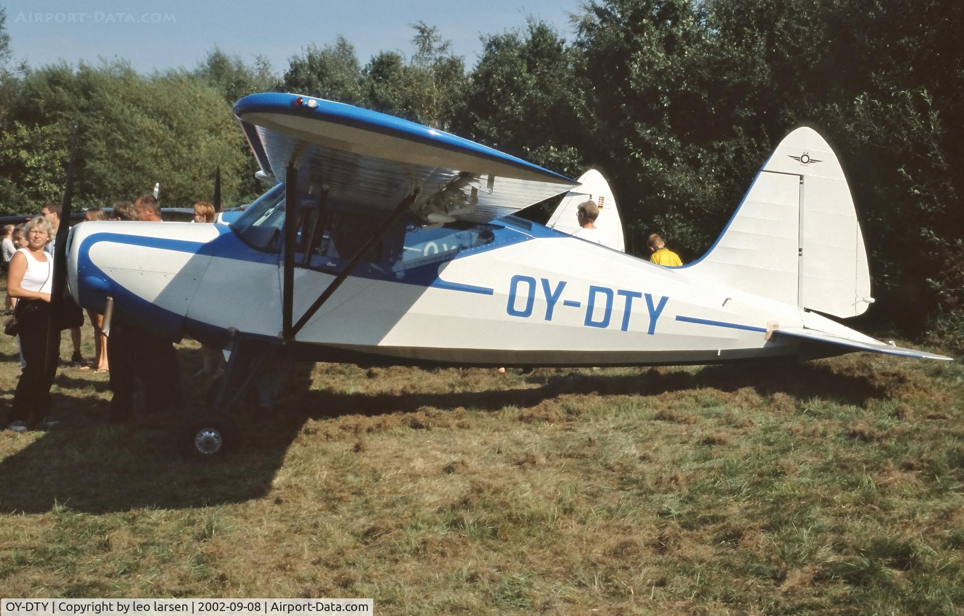 OY-DTY, 1947 SAI KZ VII Laerke C/N 159, Avedøre 8.9.2002