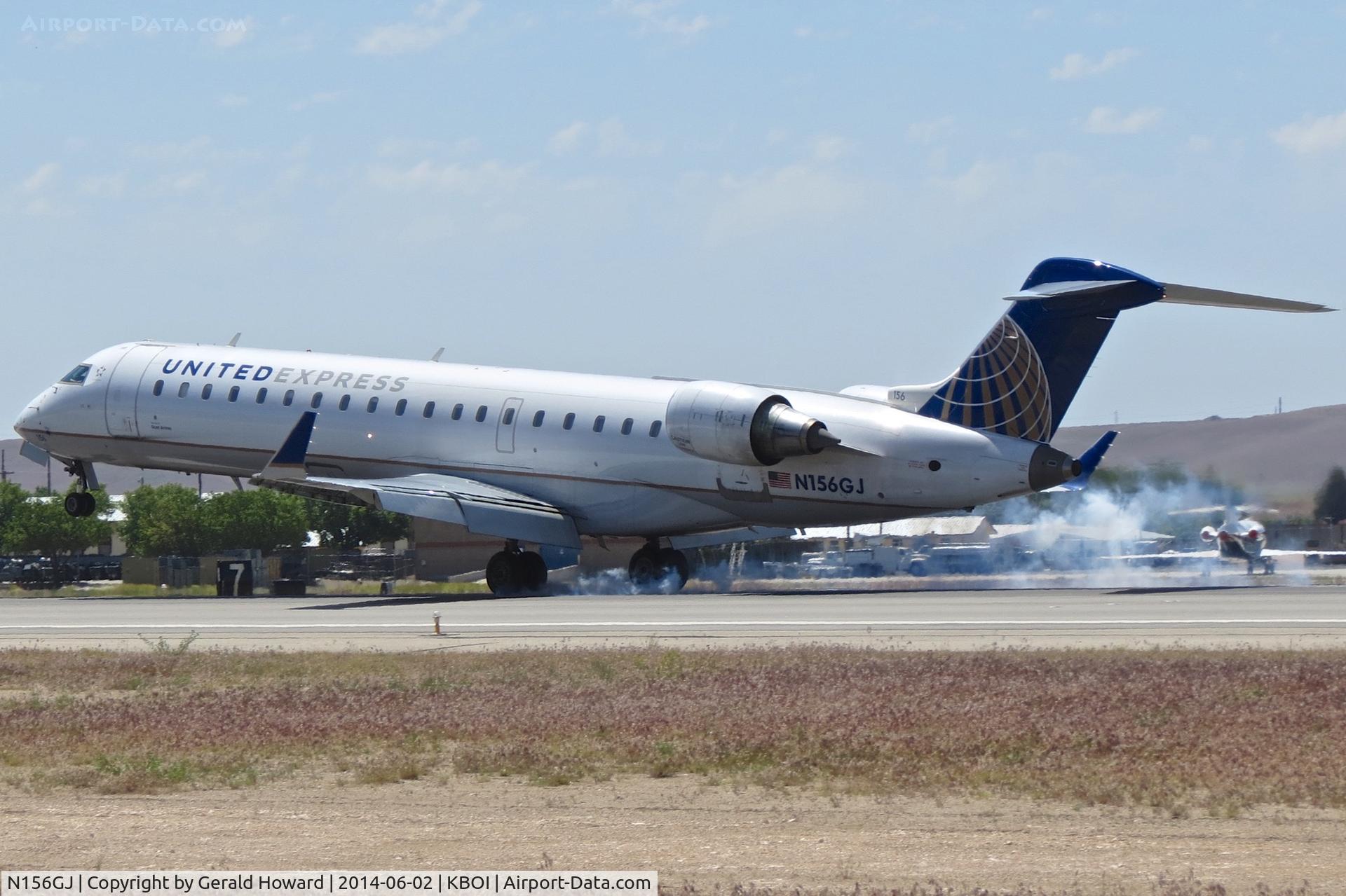 N156GJ, 2005 Bombardier CRJ-550 C/N 10227, Landing RWY 10R.