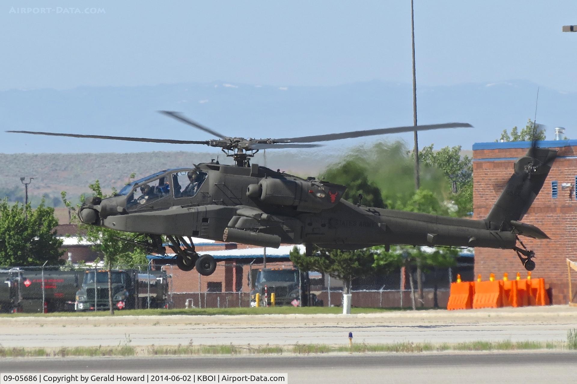 09-05686, 2009 Boeing AH-64D Longbow Apache C/N PVD686, Hover taxi on Bravo. 1-183rd AVN BN, Idaho Army National Guard. The AH-64s were transferred back to the active U.S. Army in 2016.