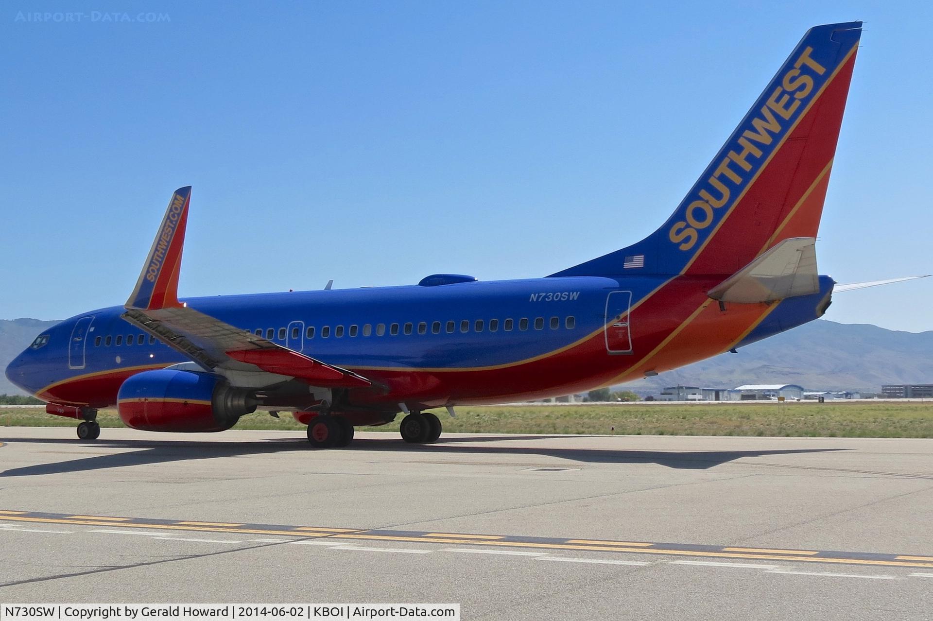 N730SW, 1999 Boeing 737-7H4 C/N 27862, Taxing to RWY 10R.