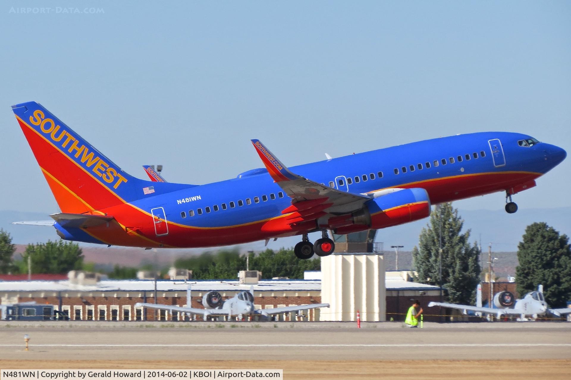 N481WN, 2004 Boeing 737-7H4 C/N 29853, Departing RWY 28L.