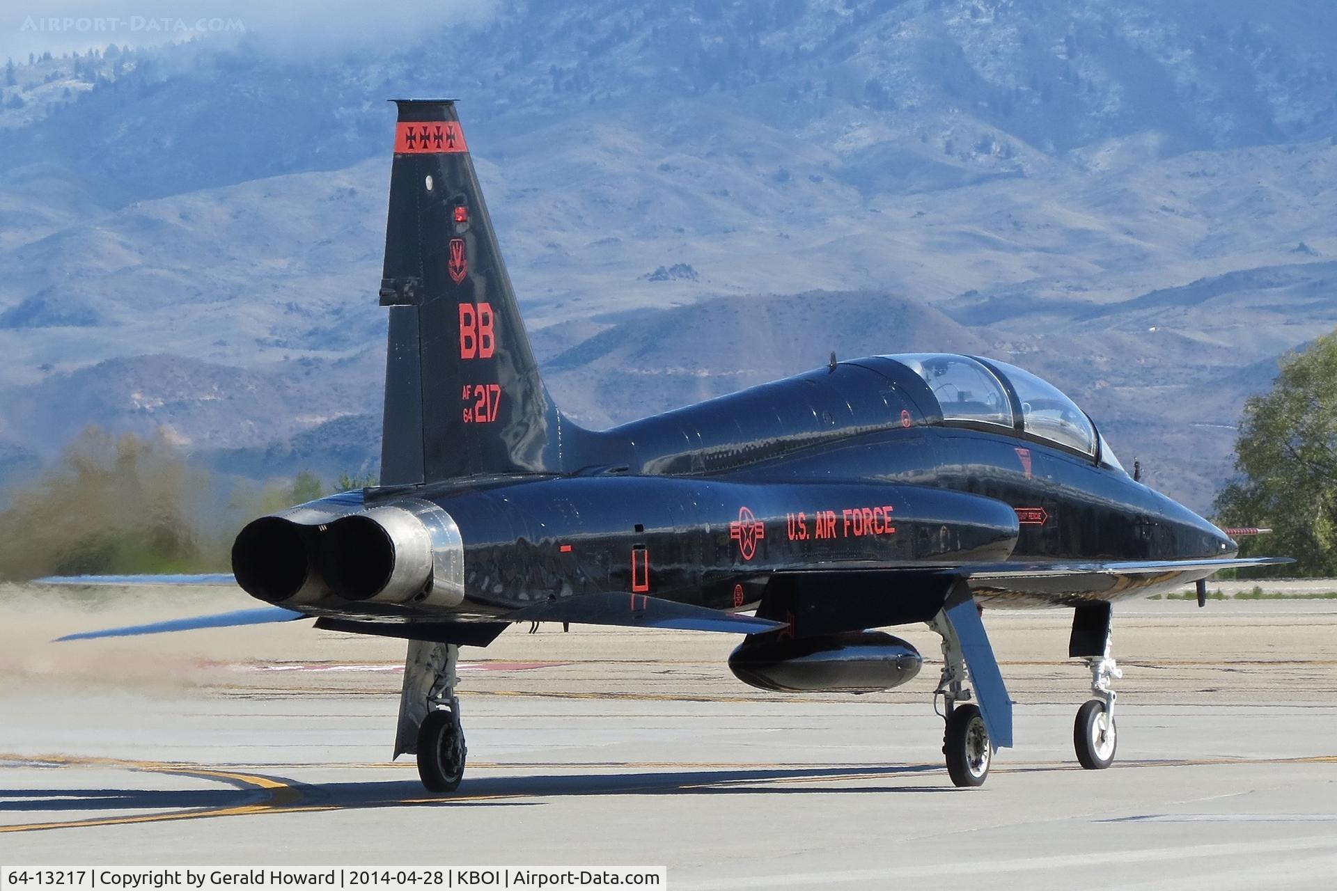 64-13217, 1964 Northrop T-38A Talon C/N N.5646, Taxiing from the south GA ramp. 9th Recon Wing, Beale AFB, CA
