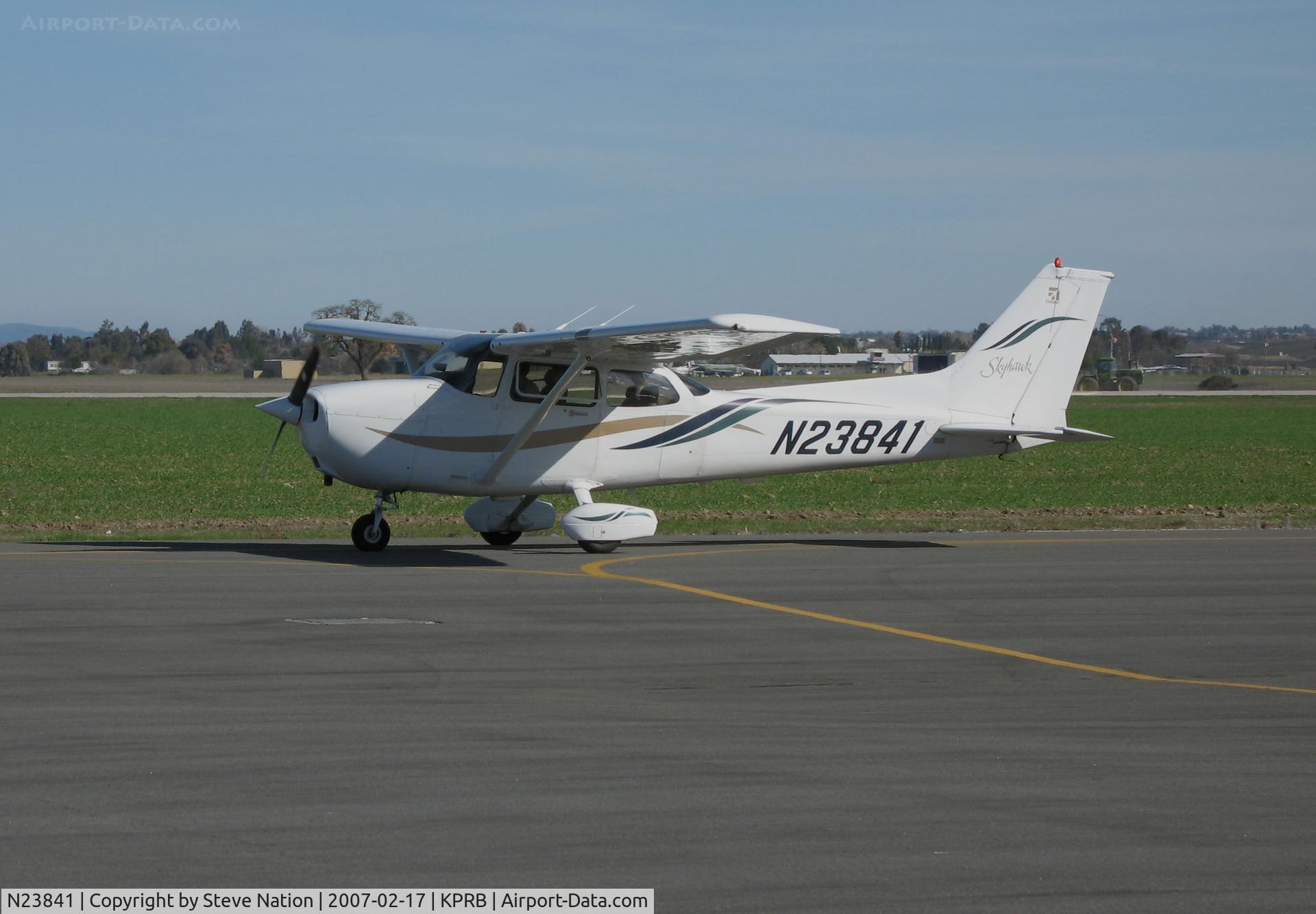 N23841, 1999 Cessna 172R C/N 17280710, Reid-Hillview Airport, San Jose, CA-based 1999 Cessna 172R Skyhawk taxiing @ Paso Robles Municipal Airport, CA (photographed her at KHRV 3 hours earlier!)