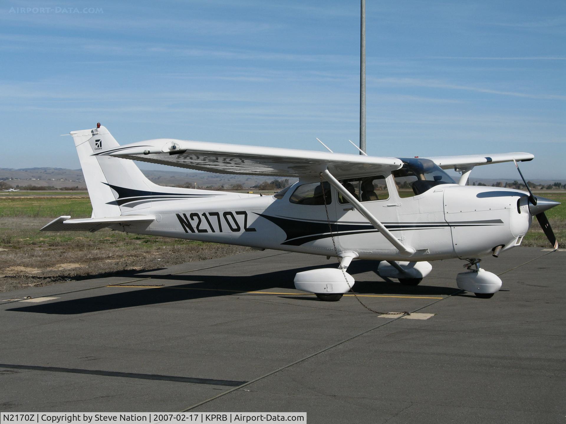 N2170Z, 2004 Cessna 172S C/N 172S9656, Lofty LLC, Bakersfield, CA-based 2004 Cessna 172S Skyhawk visiting @ Paso Robles Municipal Airport, CA (exported to Canada as C-GVBC 2011-10-14 then to N575Y with Southern Consultancy, Inc., Bungay, Suffolk, England 2014-01-14)
