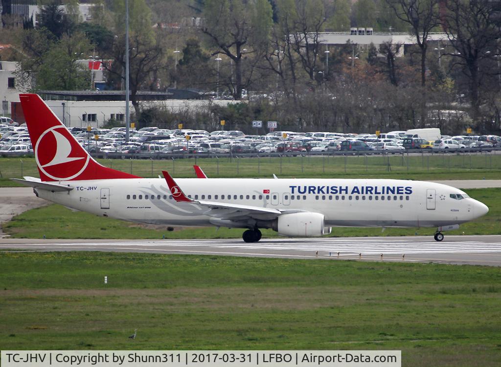 TC-JHV, 2014 Boeing 737-8F2 C/N 40992, Lining up rwy 14L for departure...