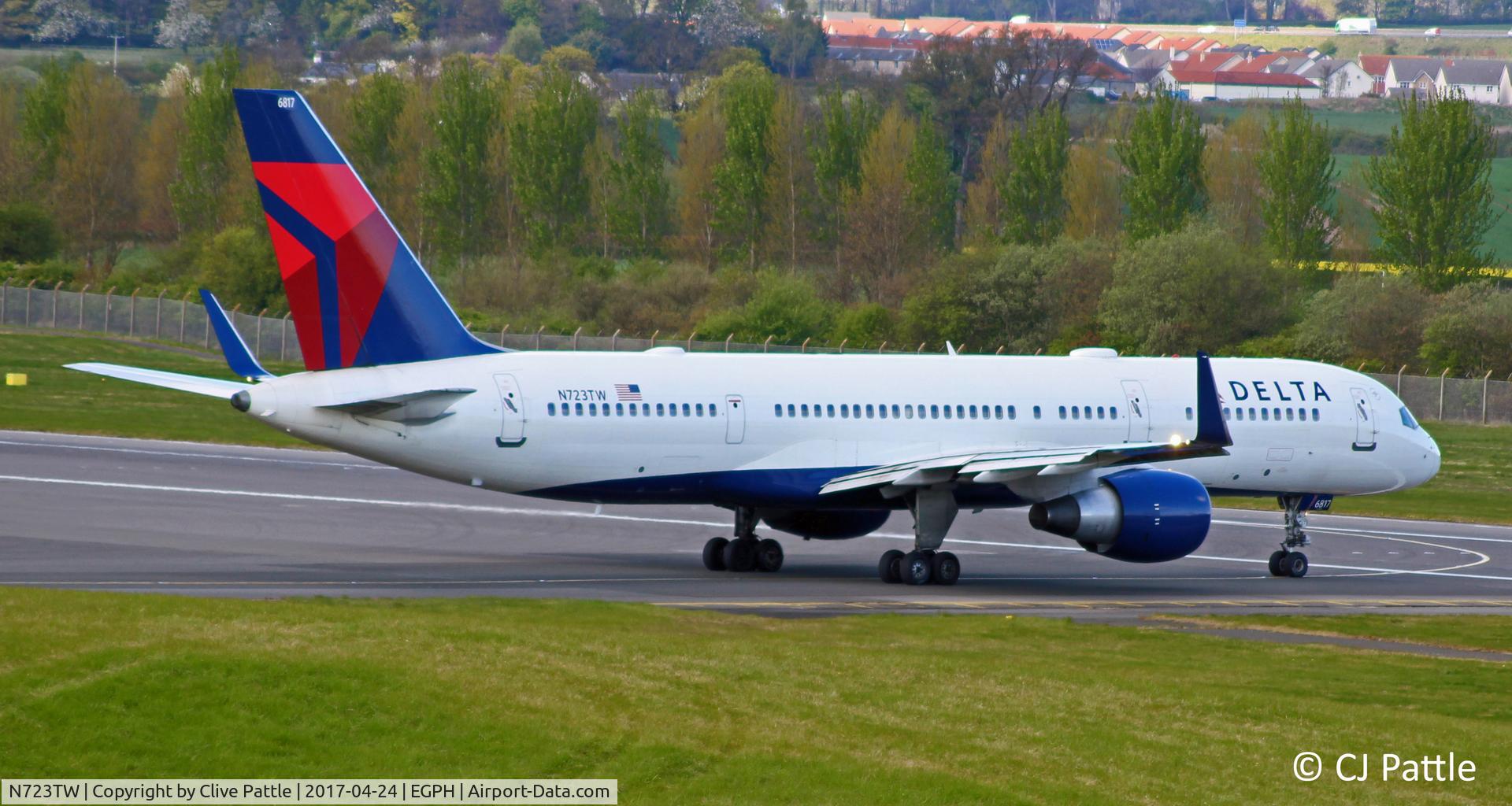 N723TW, 2000 Boeing 757-231 C/N 29378, Depart Edinburgh
