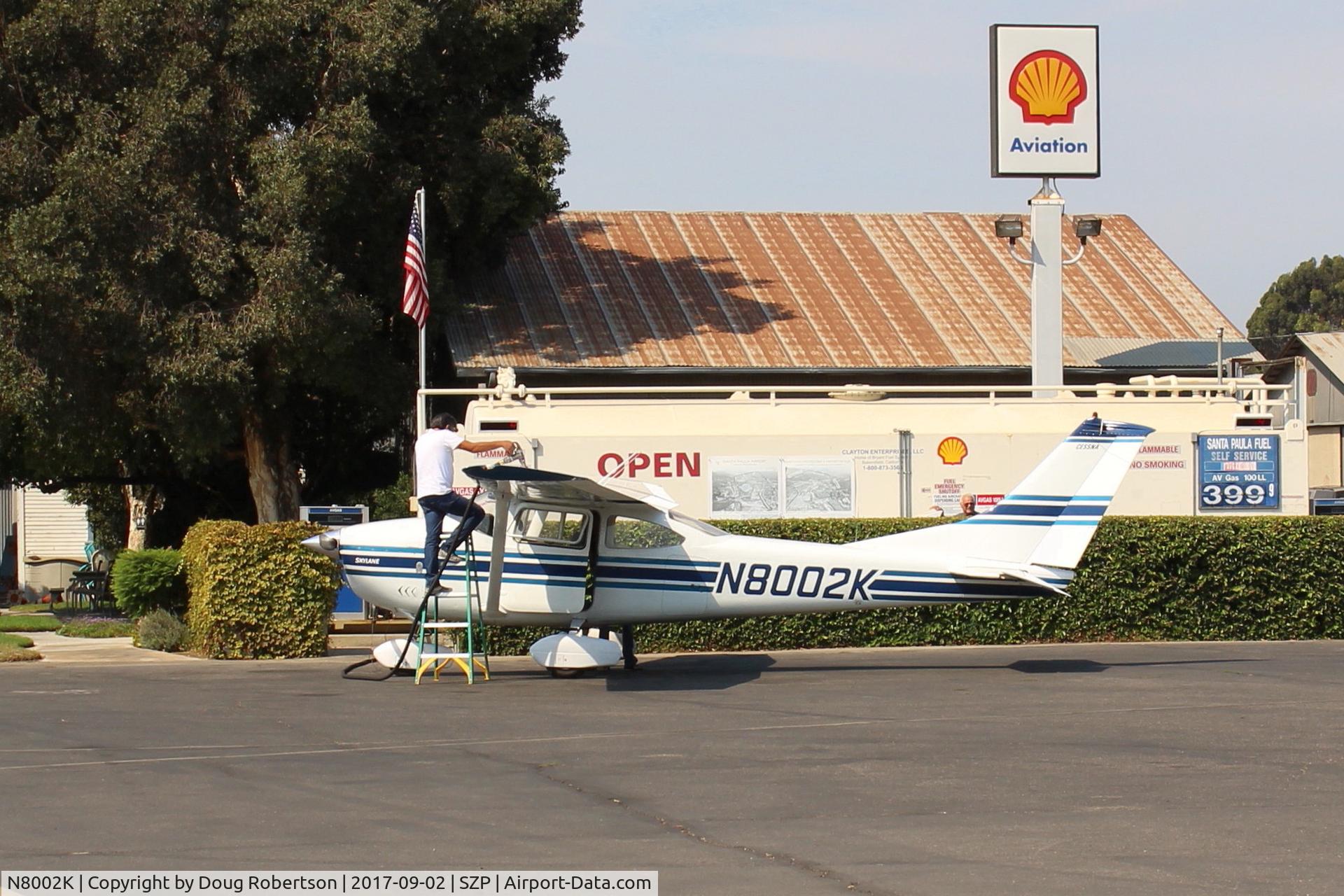 N8002K, 1969 Cessna 182M Skylane C/N 18259922, 1969 Cessna 182M SKYLANE, Continental O-470-R 230 Hp, refueling
