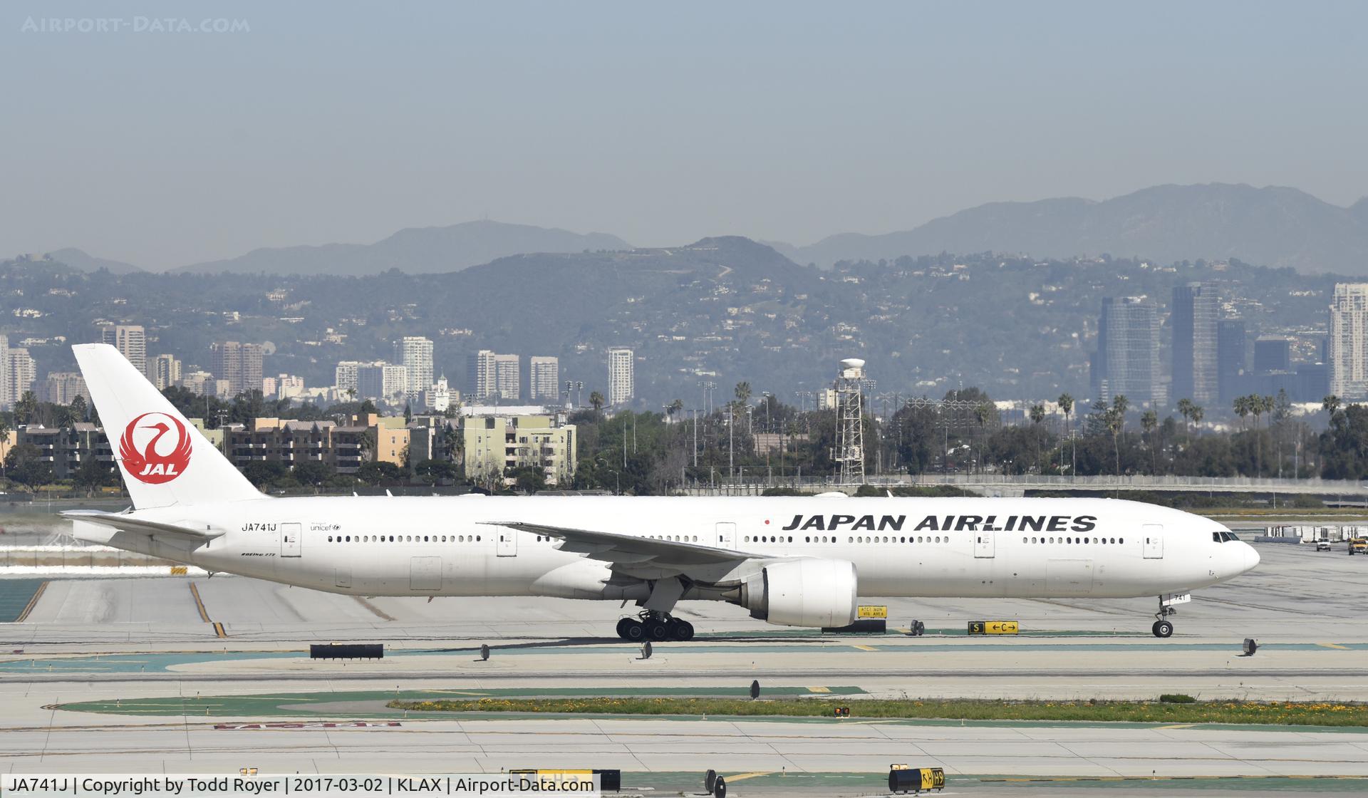 JA741J, 2009 Boeing 777-346/ER C/N 36128, Taxiing to gate at LAX