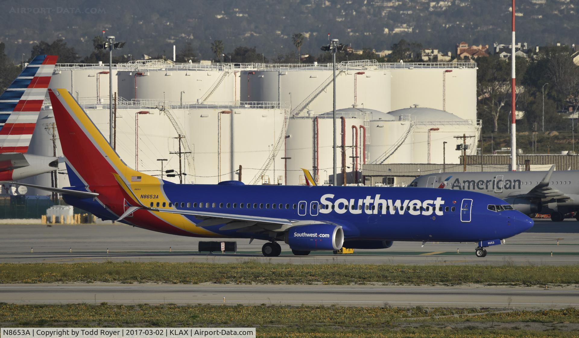 N8653A, 2014 Boeing 737-8H4 C/N 37037, Taxiing for departure at LAX