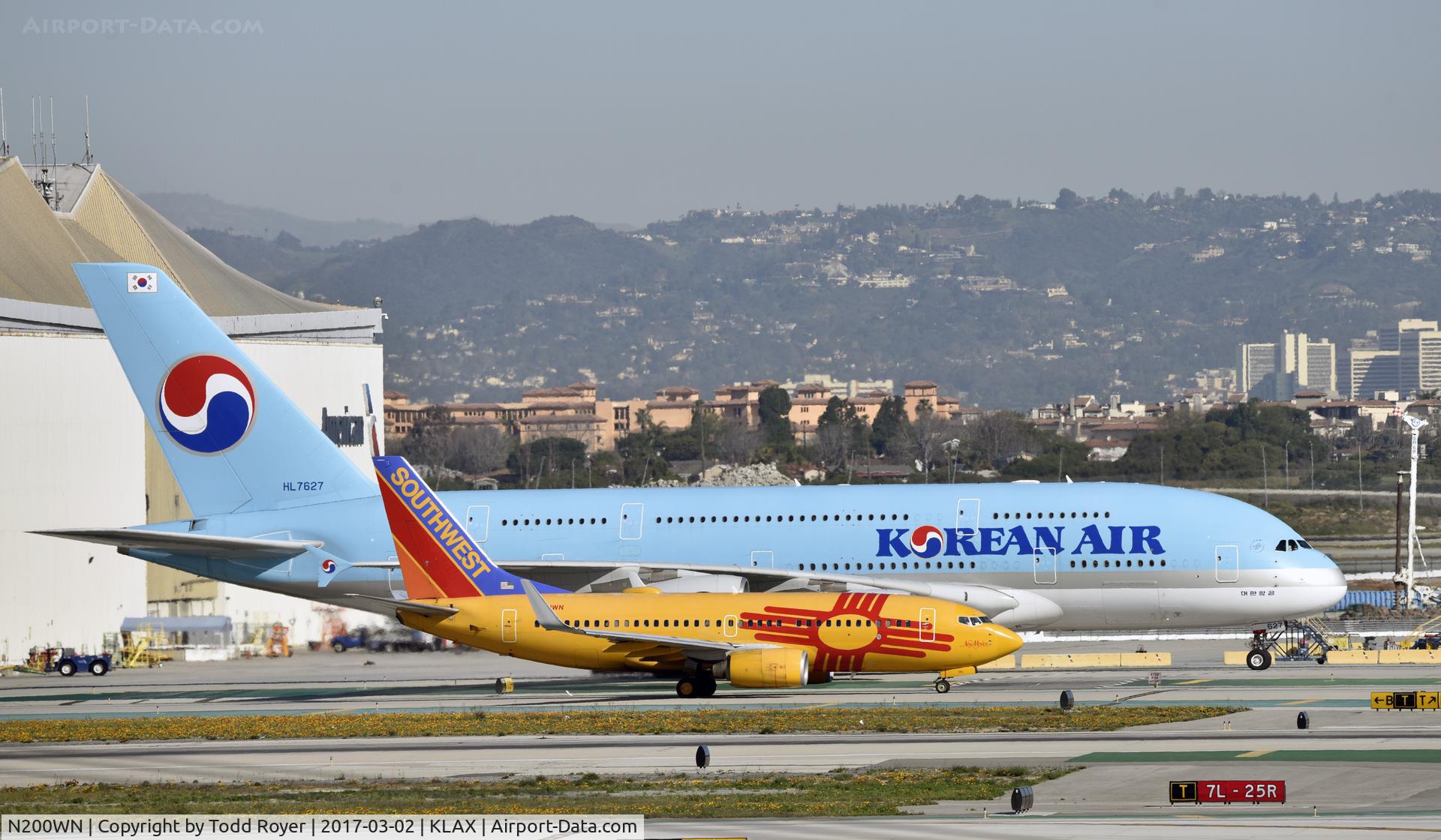 N200WN, 2005 Boeing 737-7H4 C/N 32482, Taxiing for departure at LAX