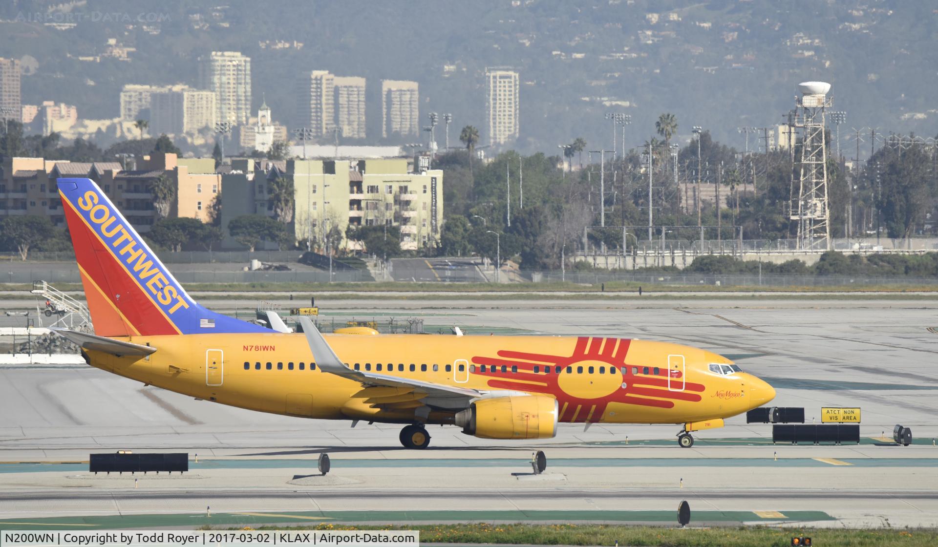 N200WN, 2005 Boeing 737-7H4 C/N 32482, Taxiing for departure at LAX