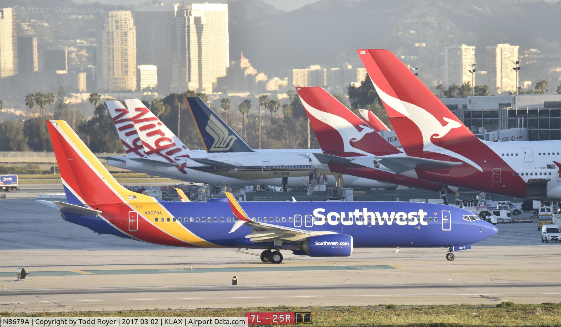 N8679A, 2016 Boeing 737-8H4 C/N 36932, Taxiing for departure at LAX