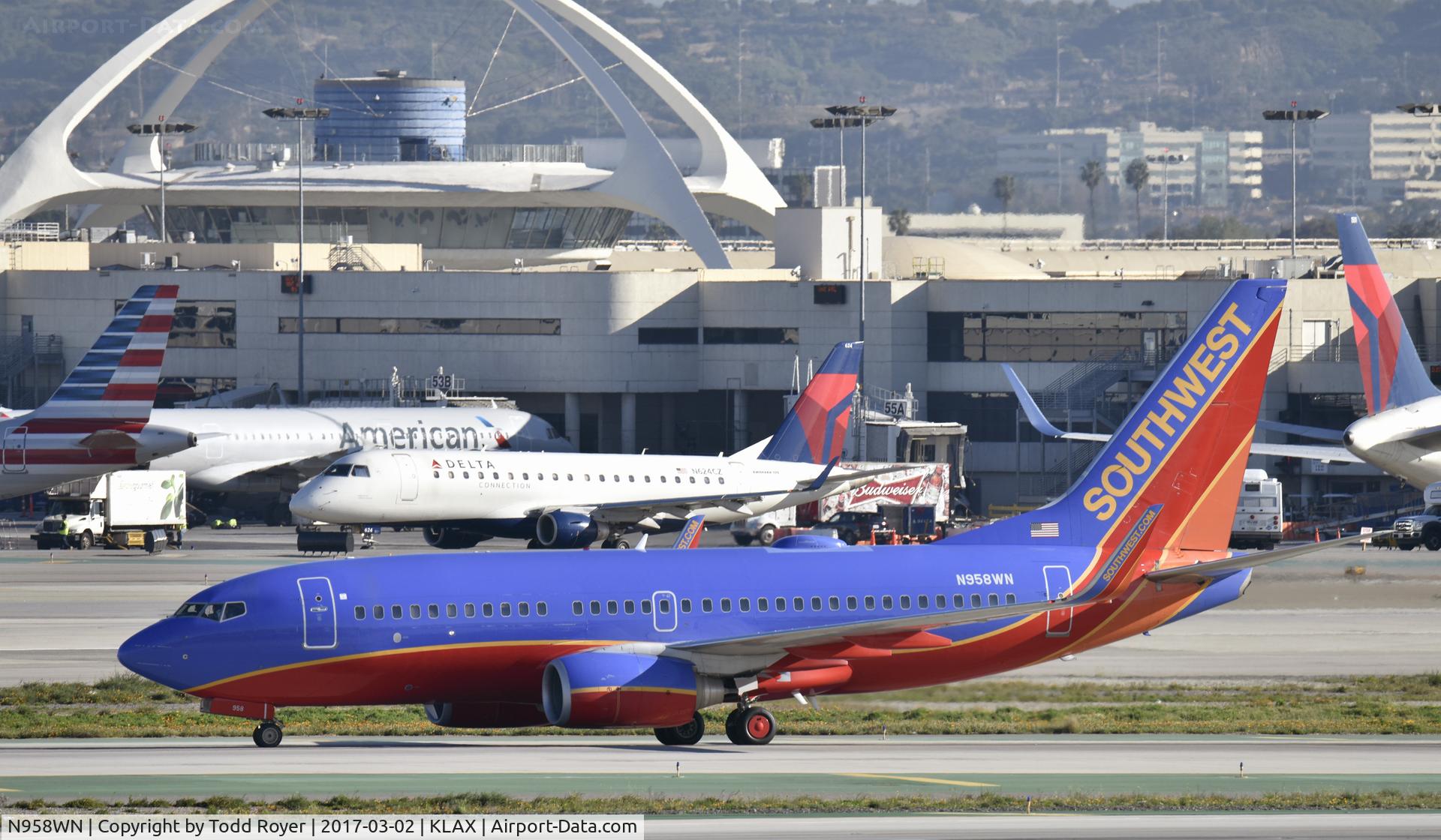 N958WN, 2011 Boeing 737-7H4 C/N 36673, Arrived at LAX on 25L