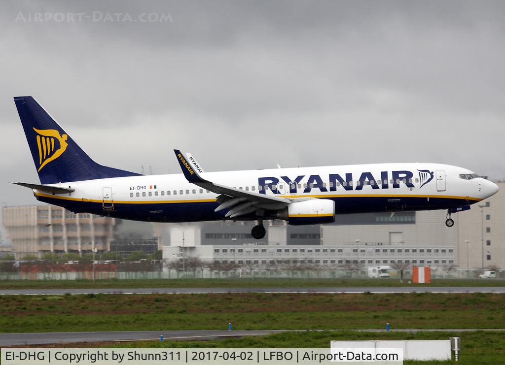EI-DHG, 2005 Boeing 737-8AS C/N 33576, Landing rwy 32R