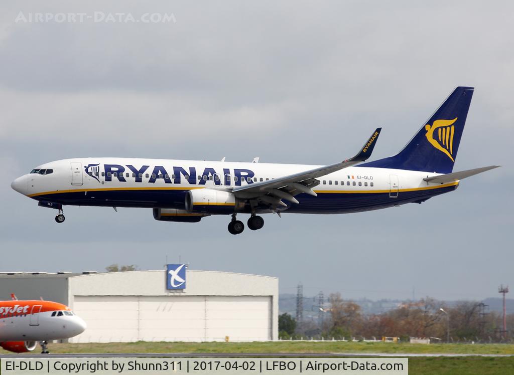 EI-DLD, 2005 Boeing 737-8AS C/N 33825, Landing rwy 32R