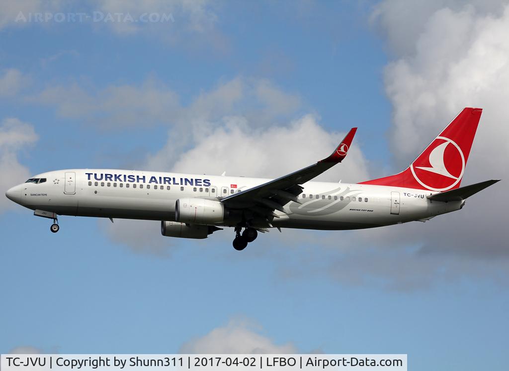 TC-JVU, 2016 Boeing 737-8F2 C/N 60022, Landing rwy 32L