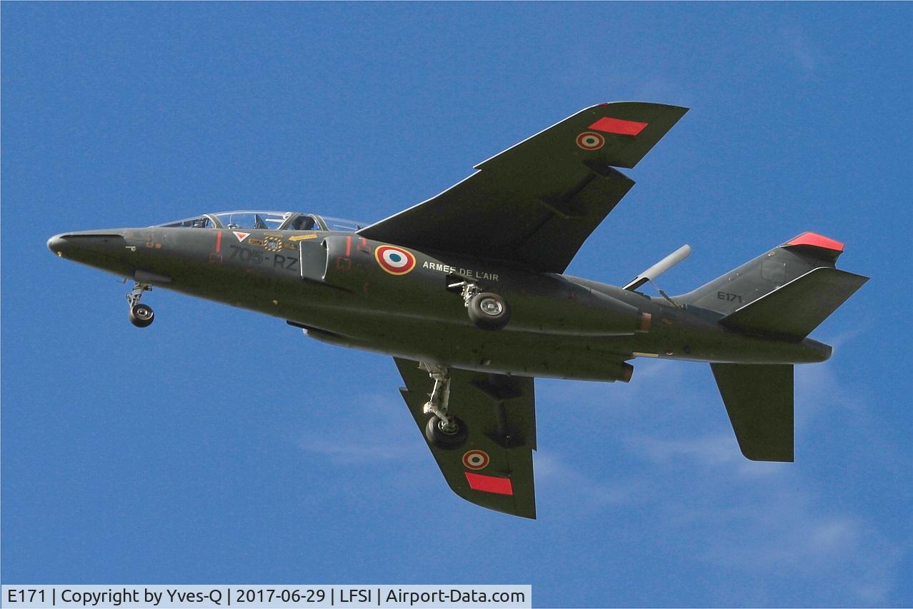 E171, Dassault-Dornier Alpha Jet E C/N E171, Dassault-Dornier Alpha Jet E, Short approach rwy 29, St Dizier-Robinson Air Base 113 (LFSI)