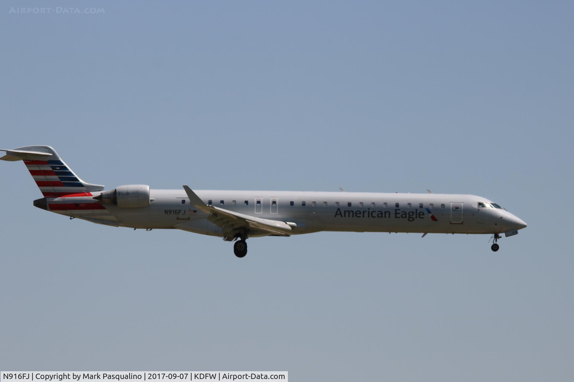 N916FJ, 2004 Bombardier CRJ-900ER (CL-600-2D24) C/N 15016, CL-600-2D24