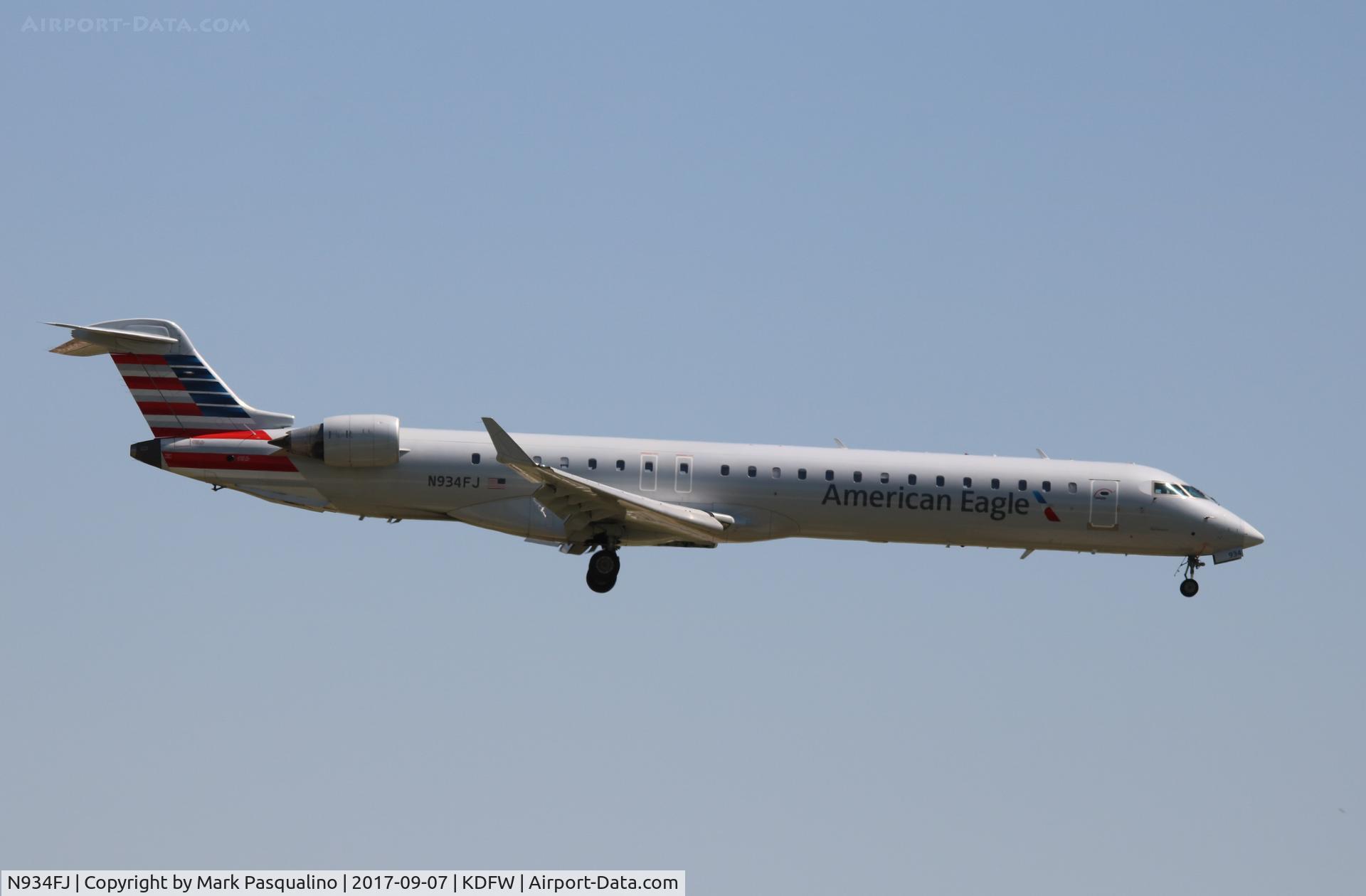 N934FJ, 2005 Bombardier CRJ-900ER (CL-600-2D24) C/N 15034, CL-600-2D24