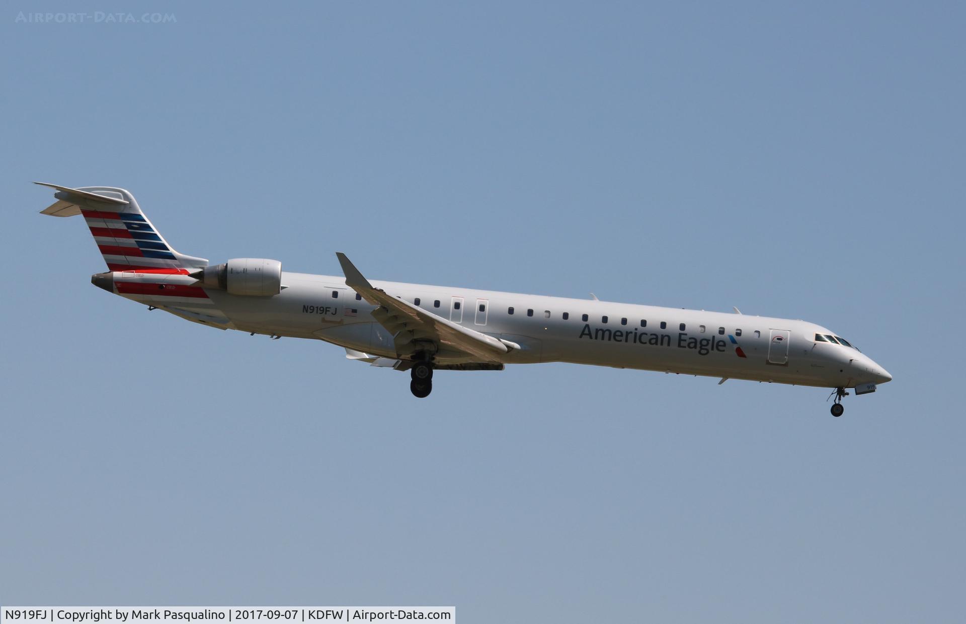 N919FJ, 2004 Bombardier CRJ-900ER (CL-600-2D24) C/N 15019, CL-600-2D24