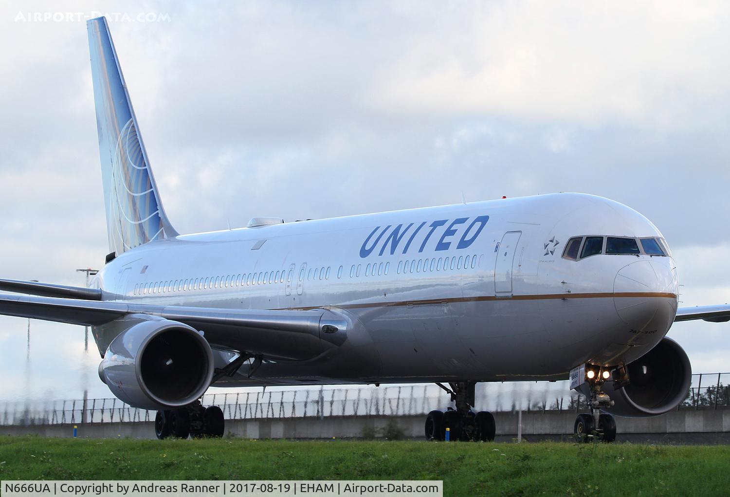 N666UA, Boeing 767-322 C/N 27186, United Airlines Boeing 767