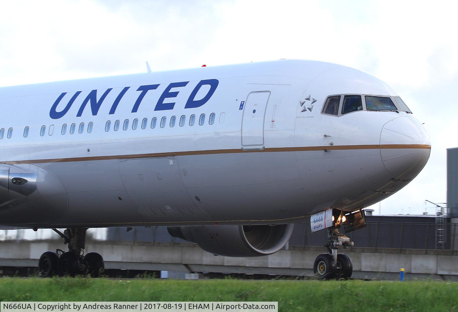 N666UA, Boeing 767-322 C/N 27186, United Airlines Boeing 767