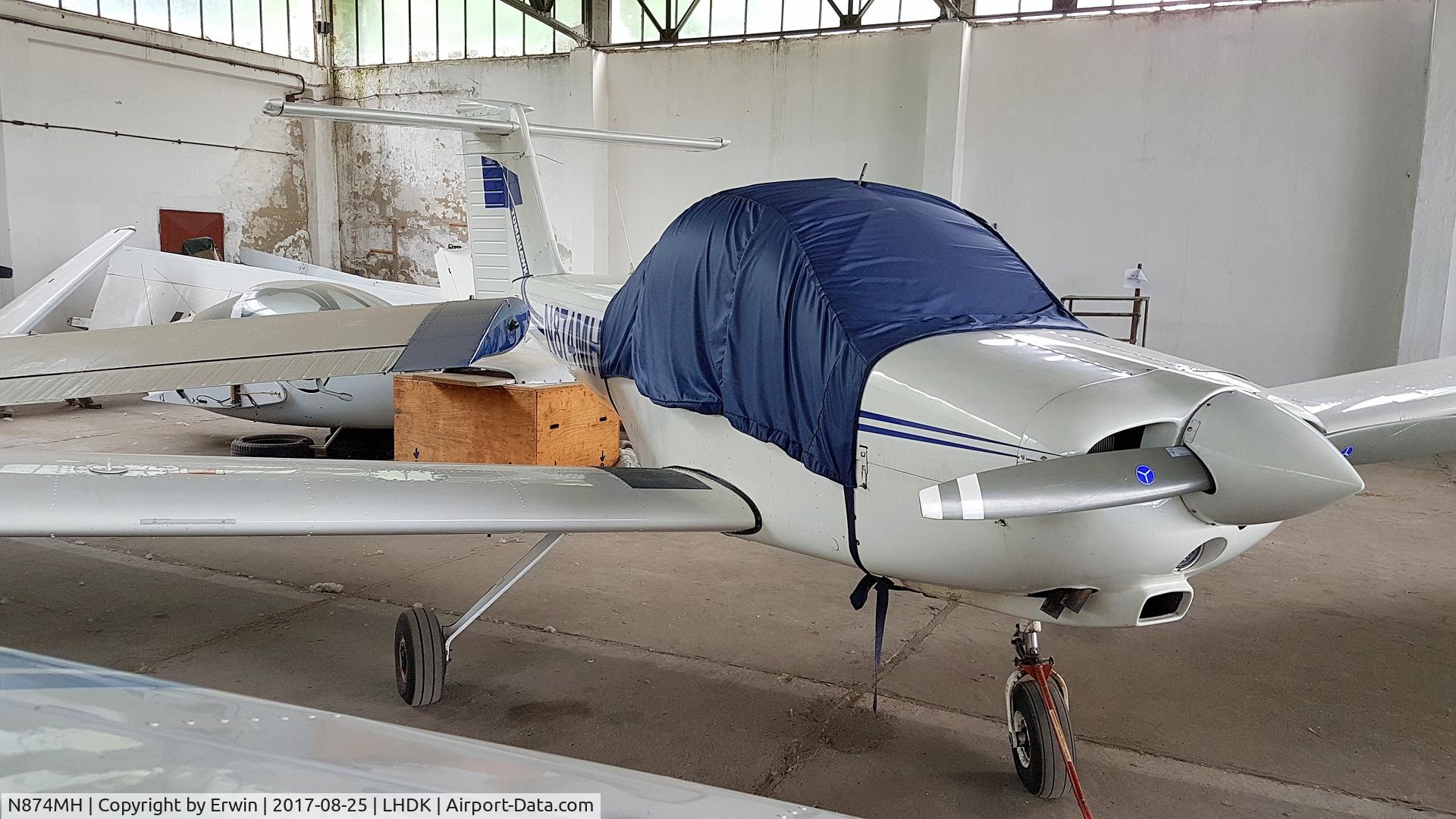 N874MH, Piper PA-38-112 Tomahawk Tomahawk C/N 38-78A0554, Inside the hangar.