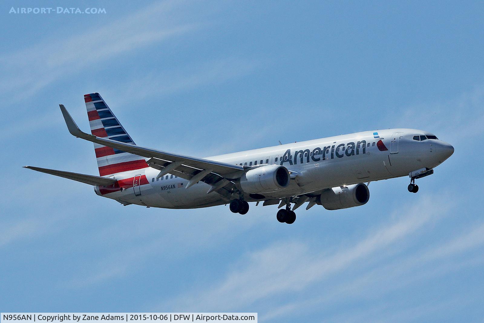 N956AN, 2001 Boeing 737-823 C/N 30090, Arriving at DFW Airport
