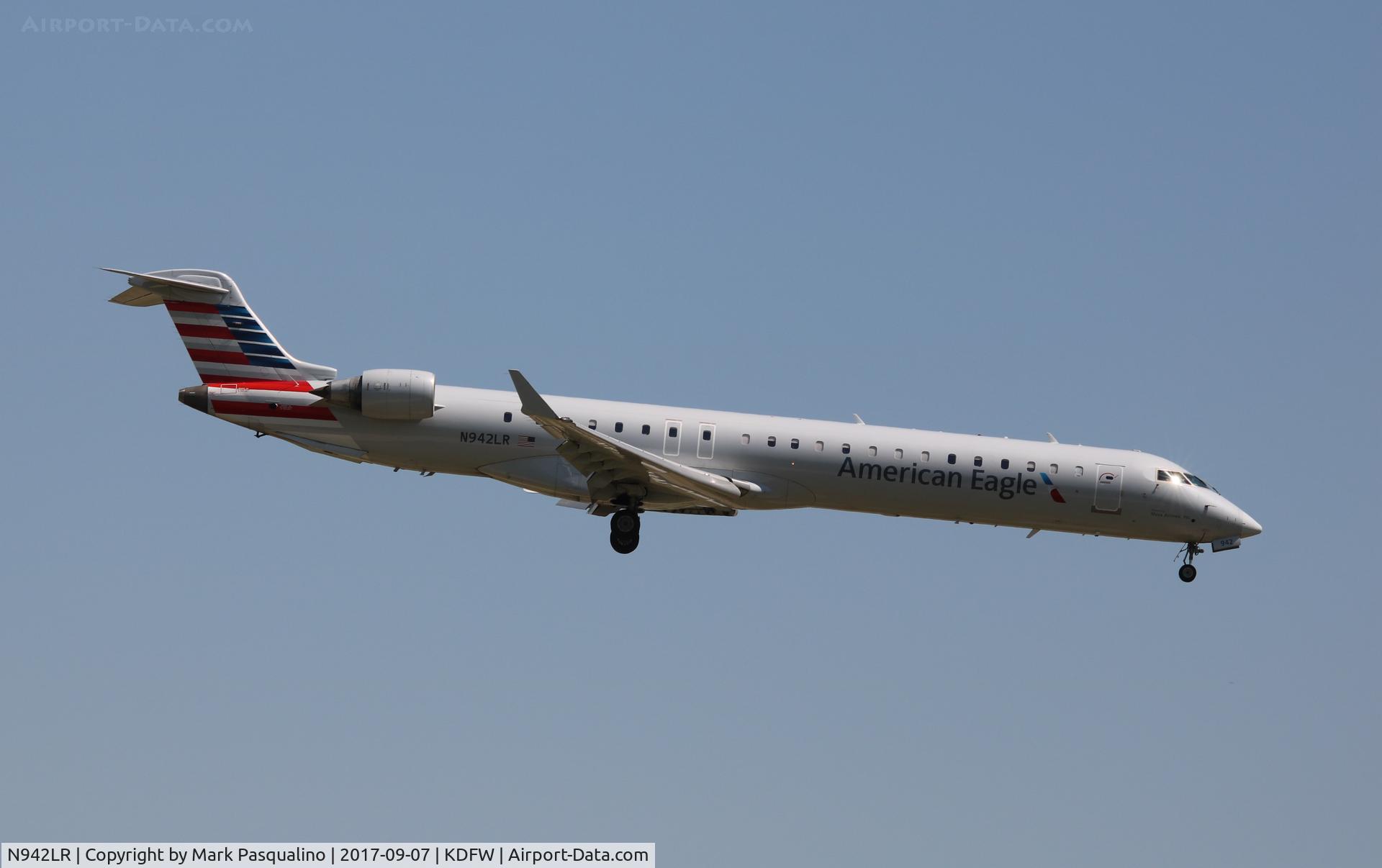 N942LR, 2005 Bombardier CRJ-900ER (CL-600-2D24) C/N 15042, CL-600-2D24