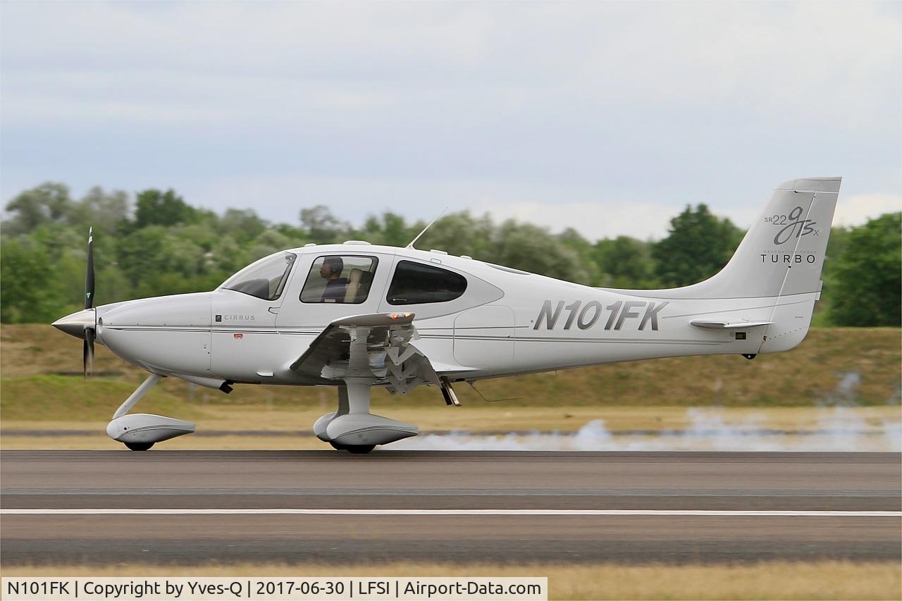 N101FK, 2008 Cirrus SR22 G3 GTS X Turbo C/N 3027, Cirrus SR22 G3 GTS X Turbo, Landing rwy 29, St Dizier-Robinson Air Base 113 (LFSI) Open day 2017
