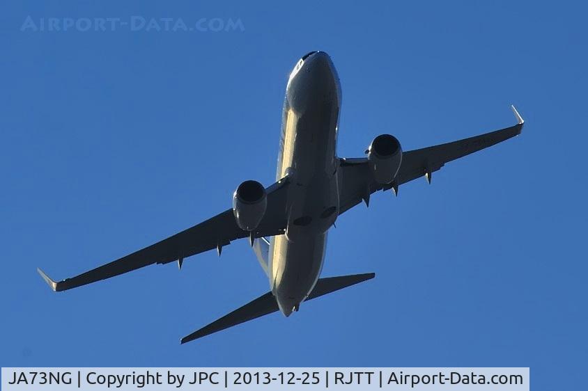 JA73NG, 2011 Boeing 737-86N C/N 36821, Climbing