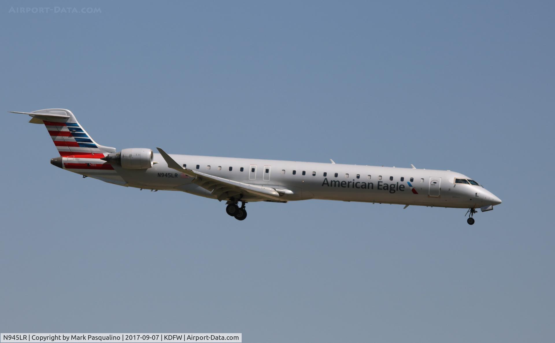 N945LR, 2006 Bombardier CRJ-900 (CL-600-2D24) C/N 15077, CL-600-2D24