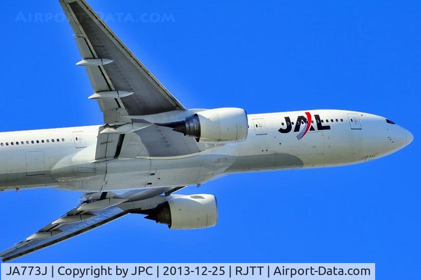JA773J, 2007 Boeing 777-246 C/N 27653, Climbing