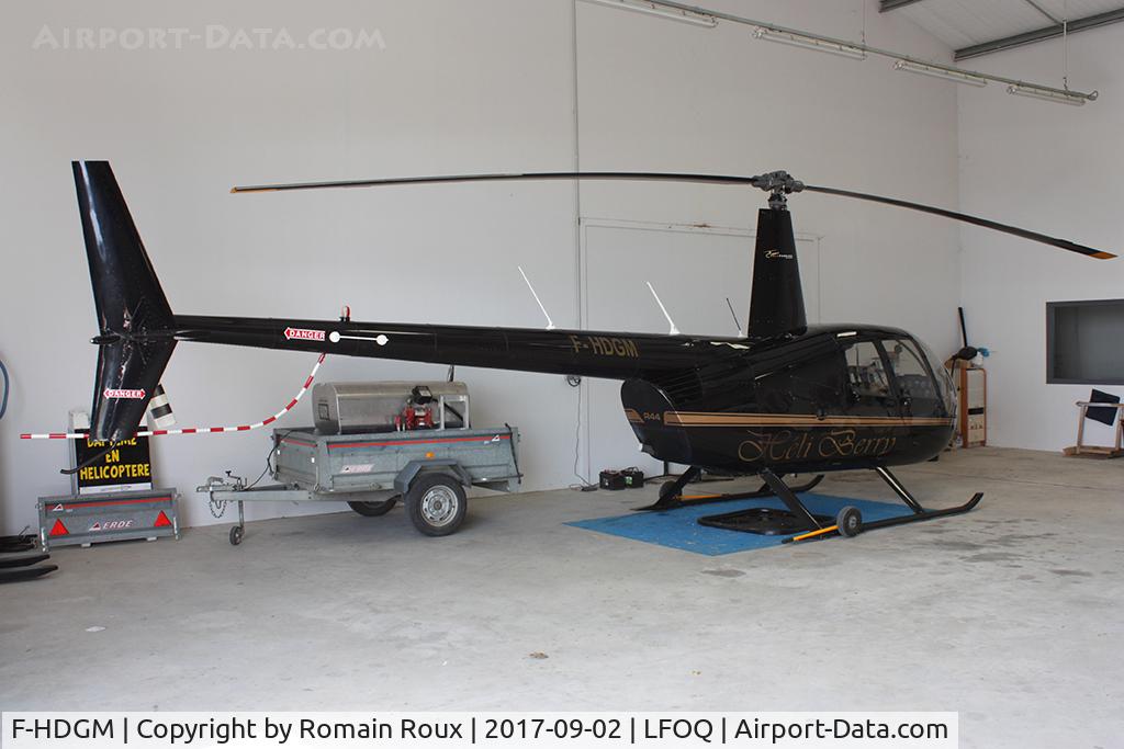 F-HDGM, 2009 Robinson R44  Raven II C/N 12709, Parked