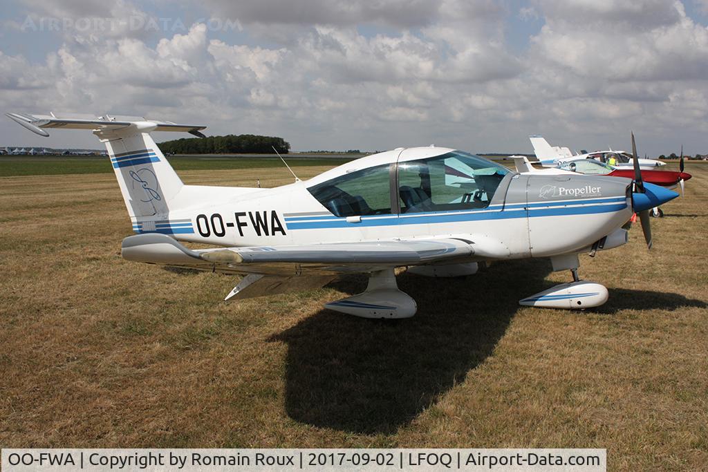 OO-FWA, 1989 Robin R-3000-160 C/N 136, Parked