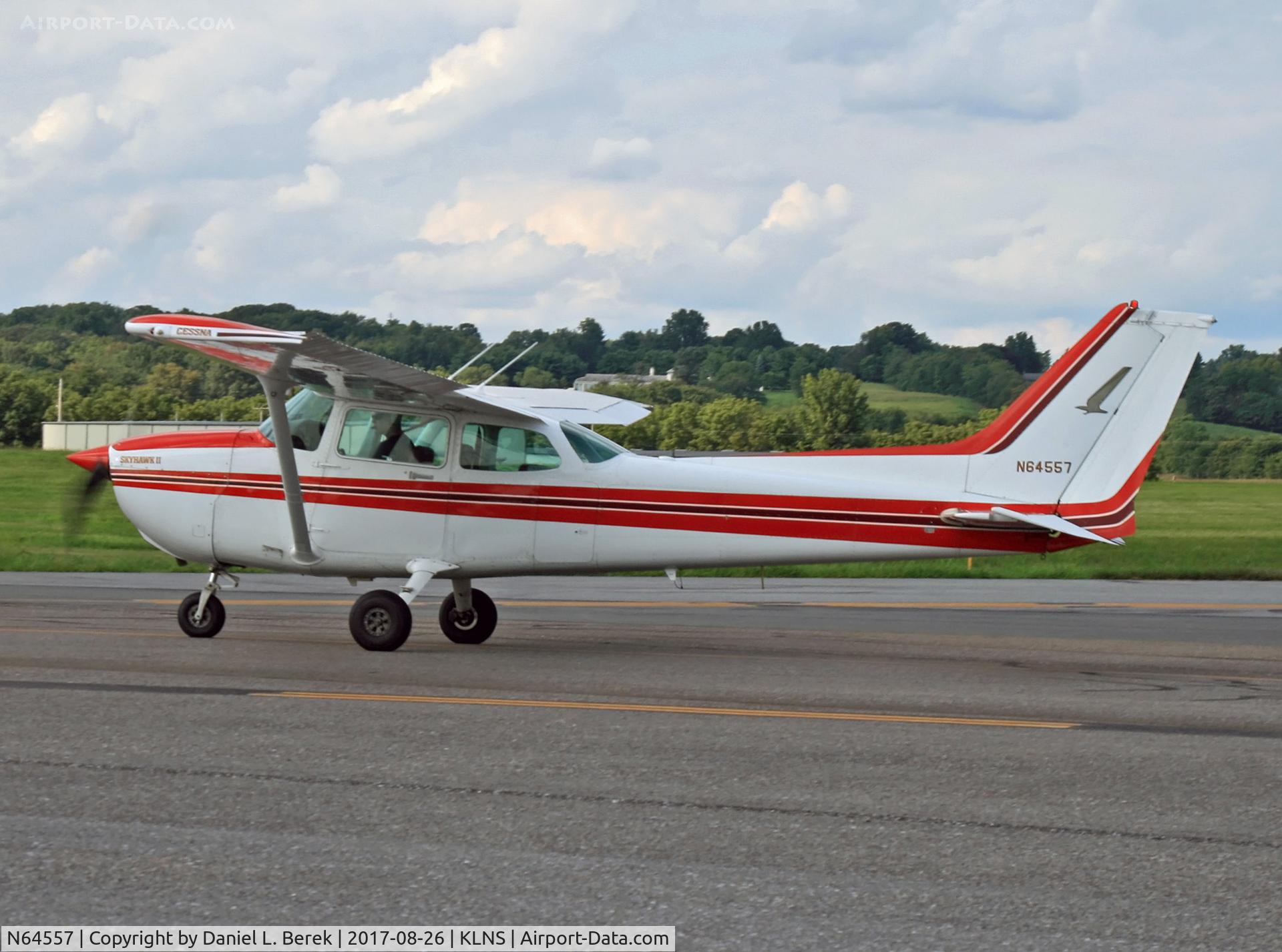 N64557, 1982 Cessna 172P C/N 17275579, After a day at the airshow, it's time to head back.