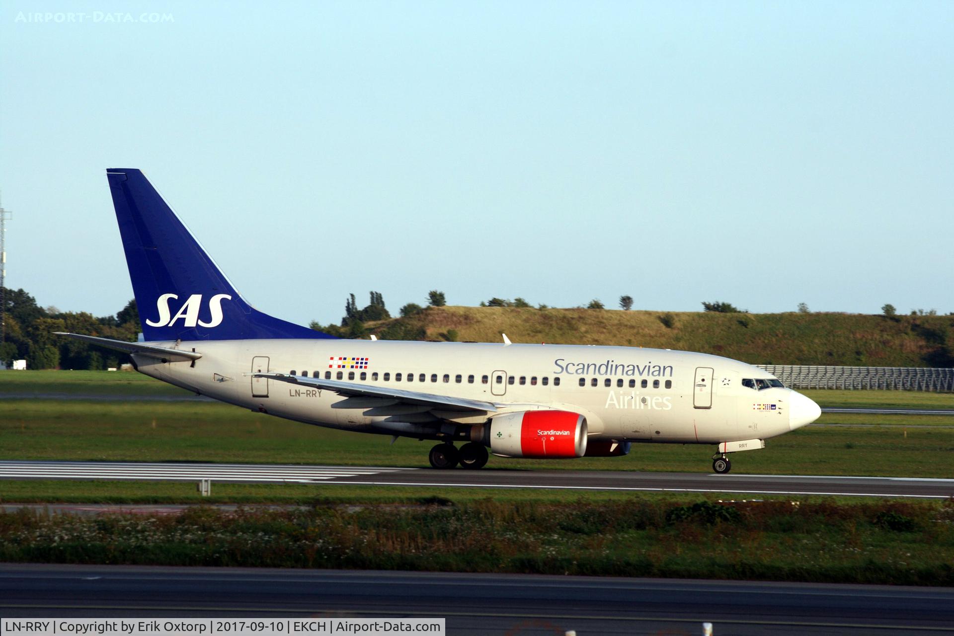 LN-RRY, 1998 Boeing 737-683 C/N 28297, LN-RRY taking off rw q2R
