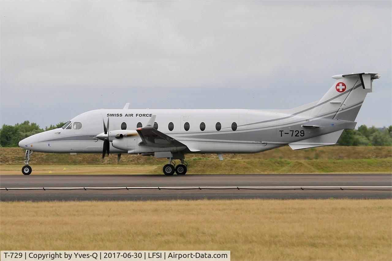 T-729, 1997 Beech 1900D C/N UE-288, Swiss Air Force Beech 1900D, Take off run rwy 29, St Dizier-Robinson Air Base 113 (LFSI) Open day 2017