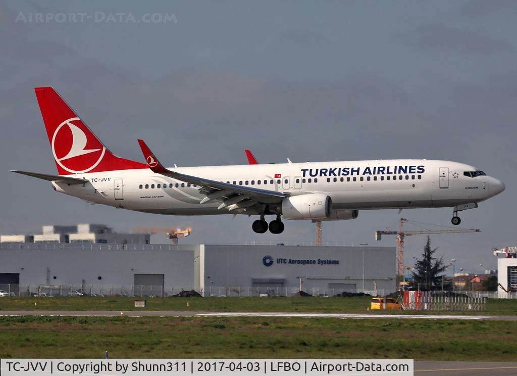 TC-JVV, 2016 Boeing 737-8F2 C/N 60023, Landing rwy 32R