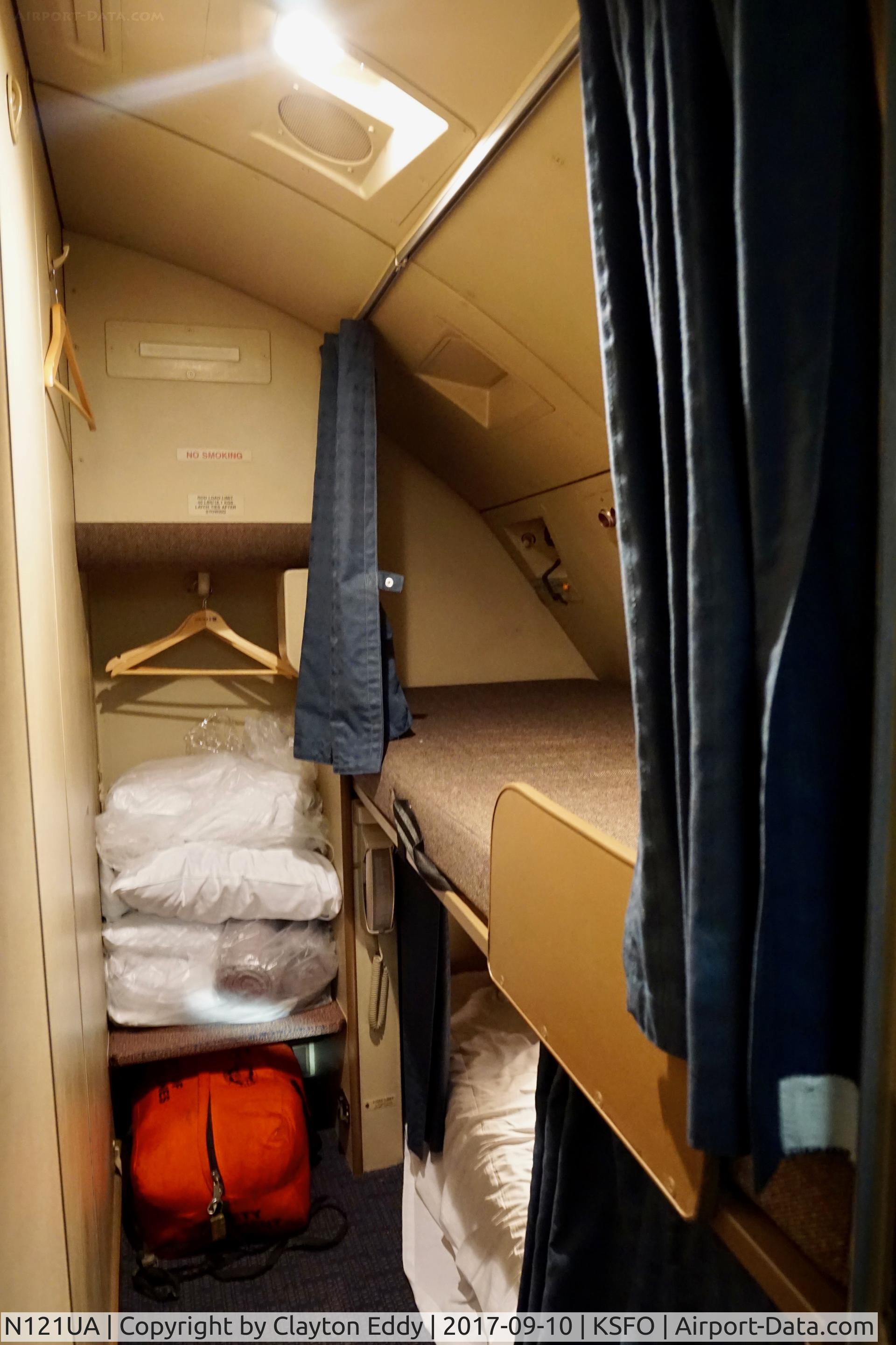 N121UA, 1999 Boeing 747-422 C/N 29167, Flight deck crew rest bunkbeds. SFO. 2017.
