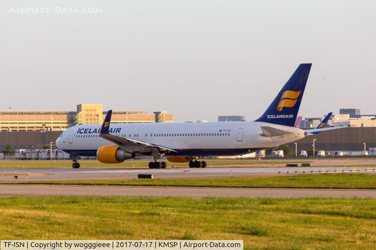 TF-ISN, 2000 Boeing 767-319 C/N 30586, Iceland Air getting ready for takeoff on 12R