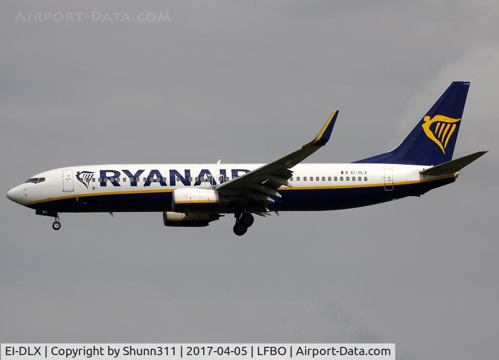 EI-DLX, 2006 Boeing 737-8AS C/N 33600, Landing rwy 32L