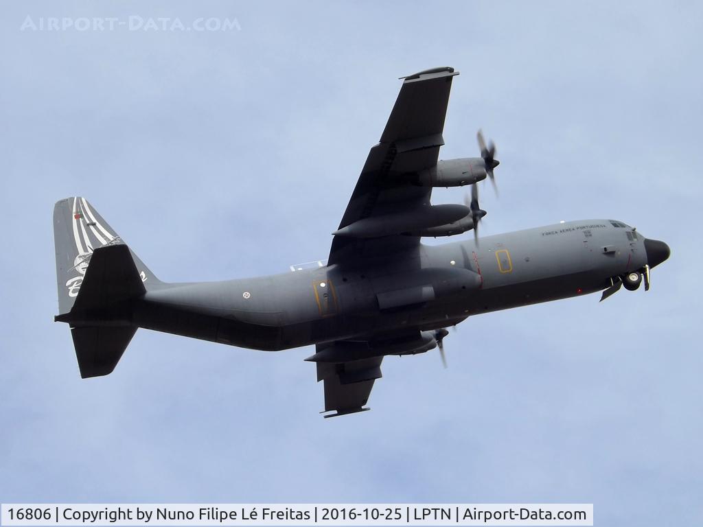 16806, Lockheed C-130H Hercules C/N 382-5264, Taking-off.