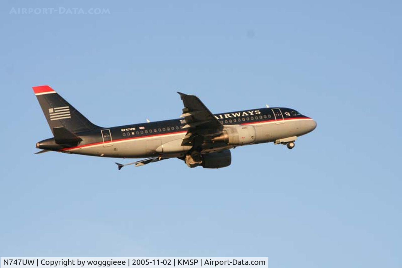 N747UW, 2000 Airbus A319-112 C/N 1301, Airbus taking off
