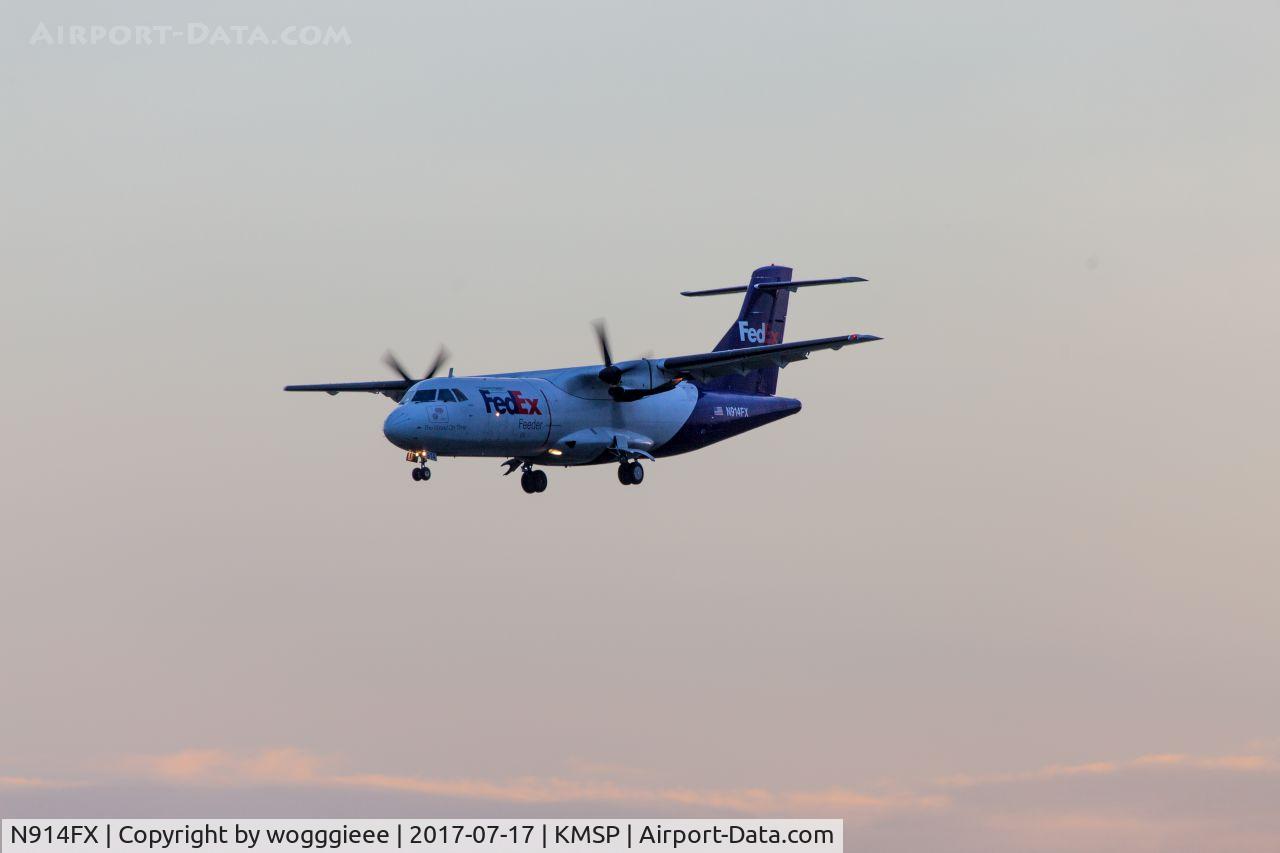N914FX, 1992 ATR 42-300 C/N 293, ATR Landing 12R
